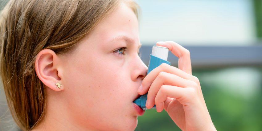 Are there benefits to using a Spacer Device with a Pressurised Metered Dose Inhaler?